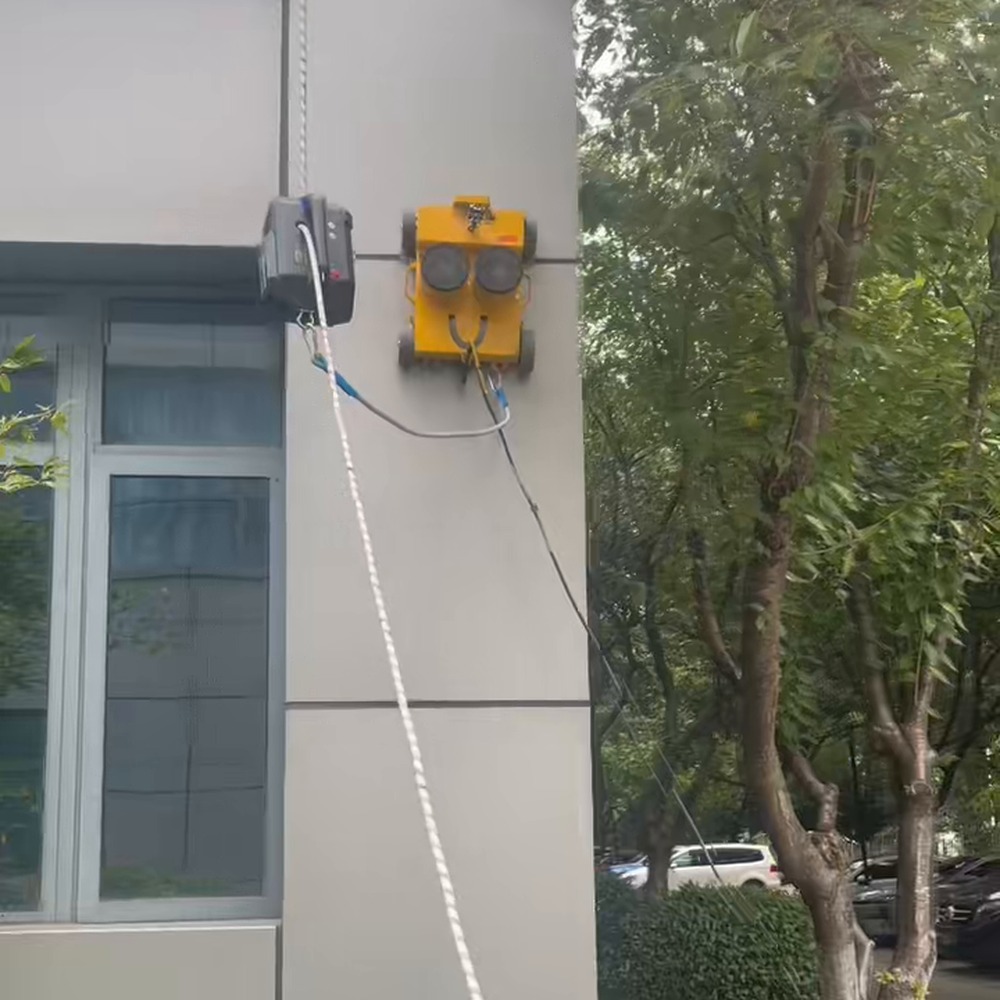 AFR-0400 — Climbing a building facade